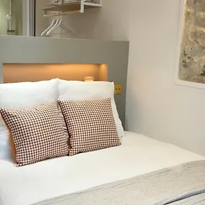 https://hotel-amore.fr-paris.fr